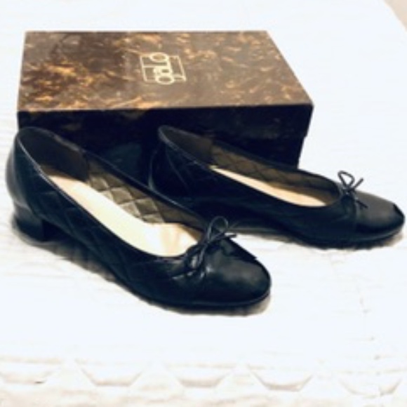 Handmade in Italy Quilted Leather Captoe Pumps - Picture 7 of 15